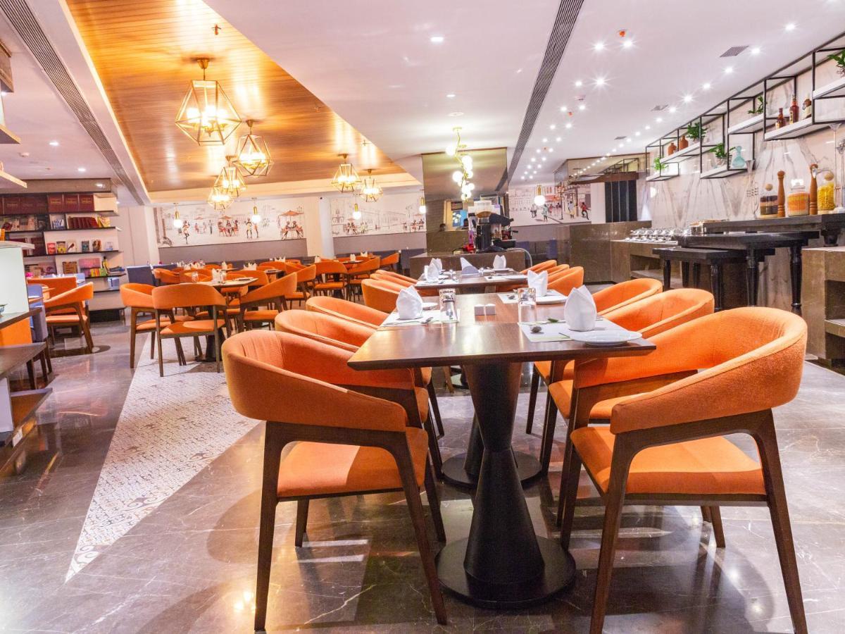 The Elite Narasapura, A Member Of Radisson Individuals Hotell Exteriör bild