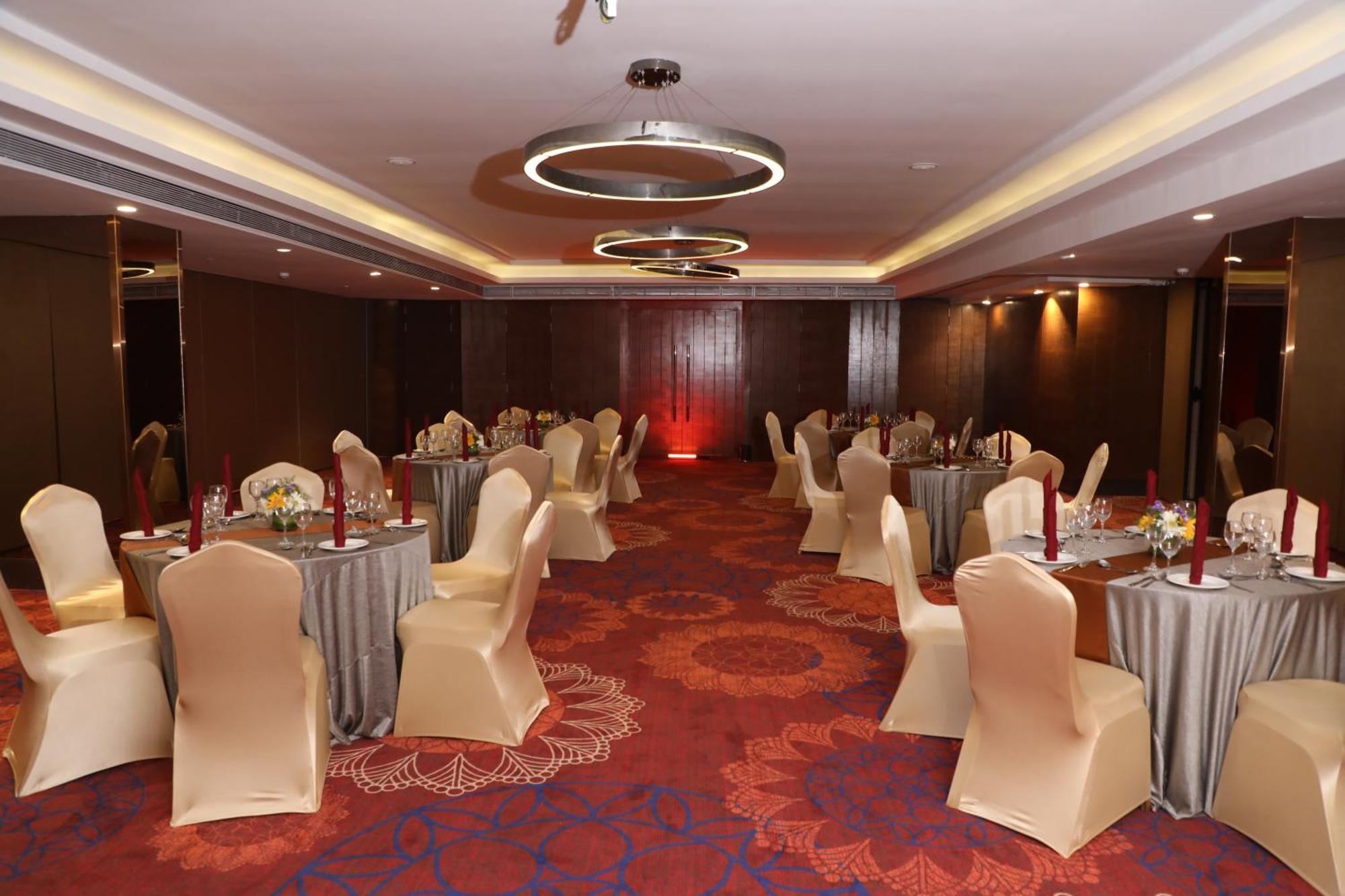 The Elite Narasapura, A Member Of Radisson Individuals Hotell Exteriör bild