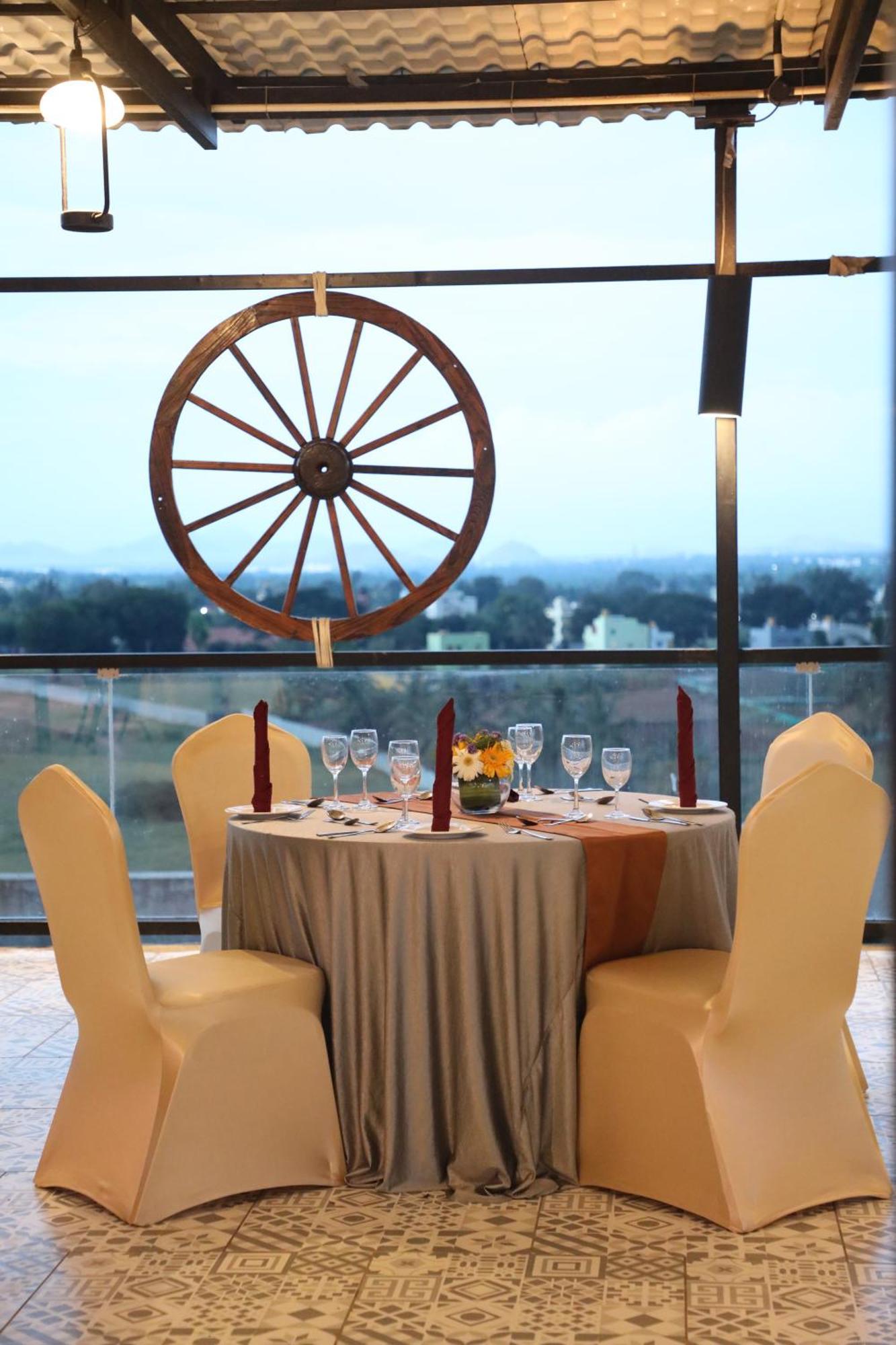 The Elite Narasapura, A Member Of Radisson Individuals Hotell Exteriör bild