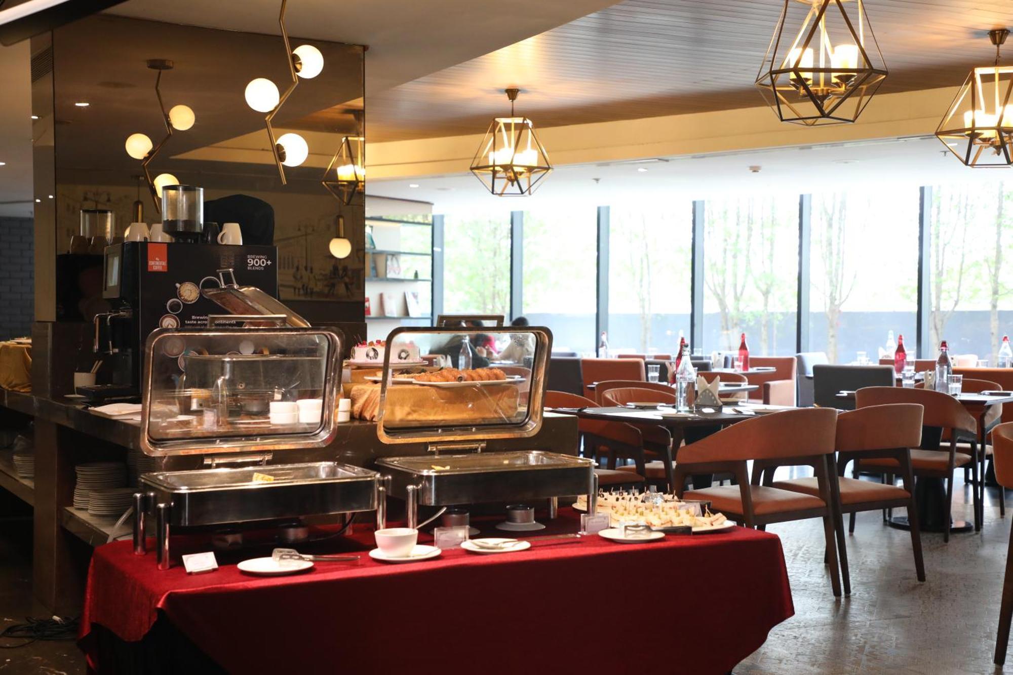 The Elite Narasapura, A Member Of Radisson Individuals Hotell Exteriör bild
