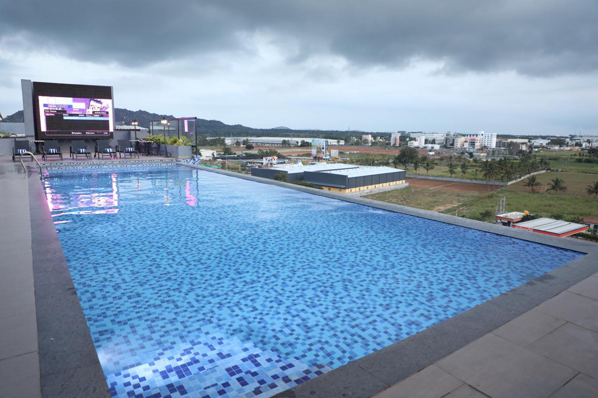 The Elite Narasapura, A Member Of Radisson Individuals Hotell Exteriör bild
