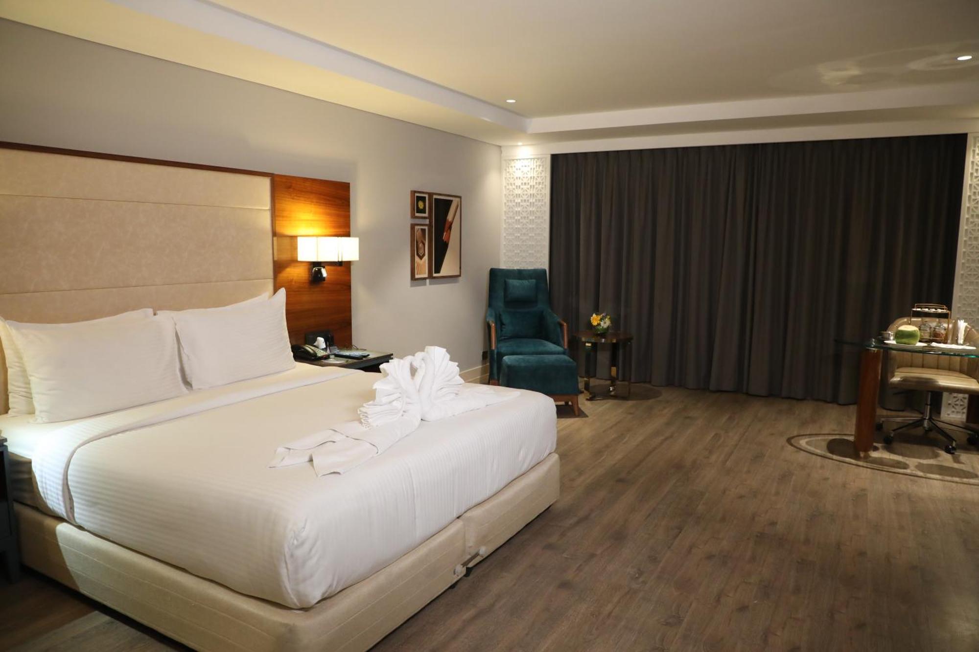 The Elite Narasapura, A Member Of Radisson Individuals Hotell Exteriör bild
